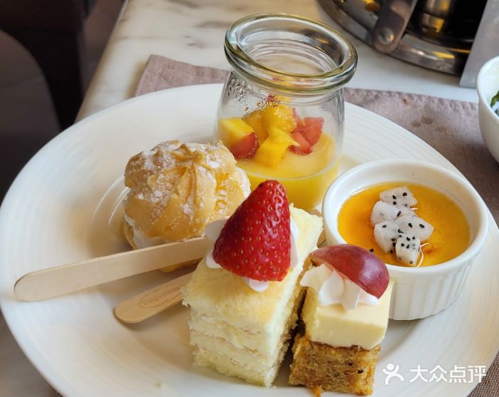 国际贵都65自助餐厅图片
