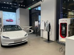 -TESLA 特斯拉(上海太古汇体验店)