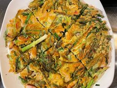 海鲜葱饼-富乐满韩国正宗炸鸡韩国料理(虹泉路店)