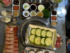 -围炉肉舍•炭烤活鳗•丹东海鲜烤肉(步行街店)