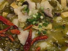-渝是乎酸菜鱼(龙旗购物中心店)