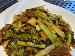宏记之酸菜炒牛肉-宏记广东客家菜(丰汇店)