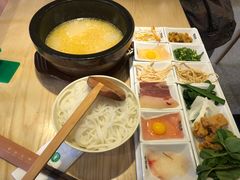 传统过桥米线-蒙自源米线大王(昆明站店)