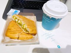 牛油果鸡蛋帕尼尼-théATRE茶聚场·餐厅(环球金融中心店)