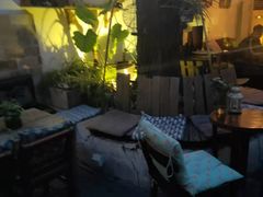 露天位-脚下咖啡·CHILL酒馆(灵光东巷店)