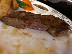 西冷牛排配薯条-92°C俄式厨房(中央大街店)