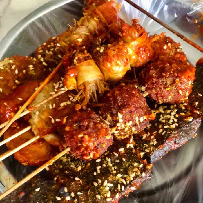 清真胖姐·麻辣串夹饼-"感觉康平路上有很多个胖大姐.而且他们的.