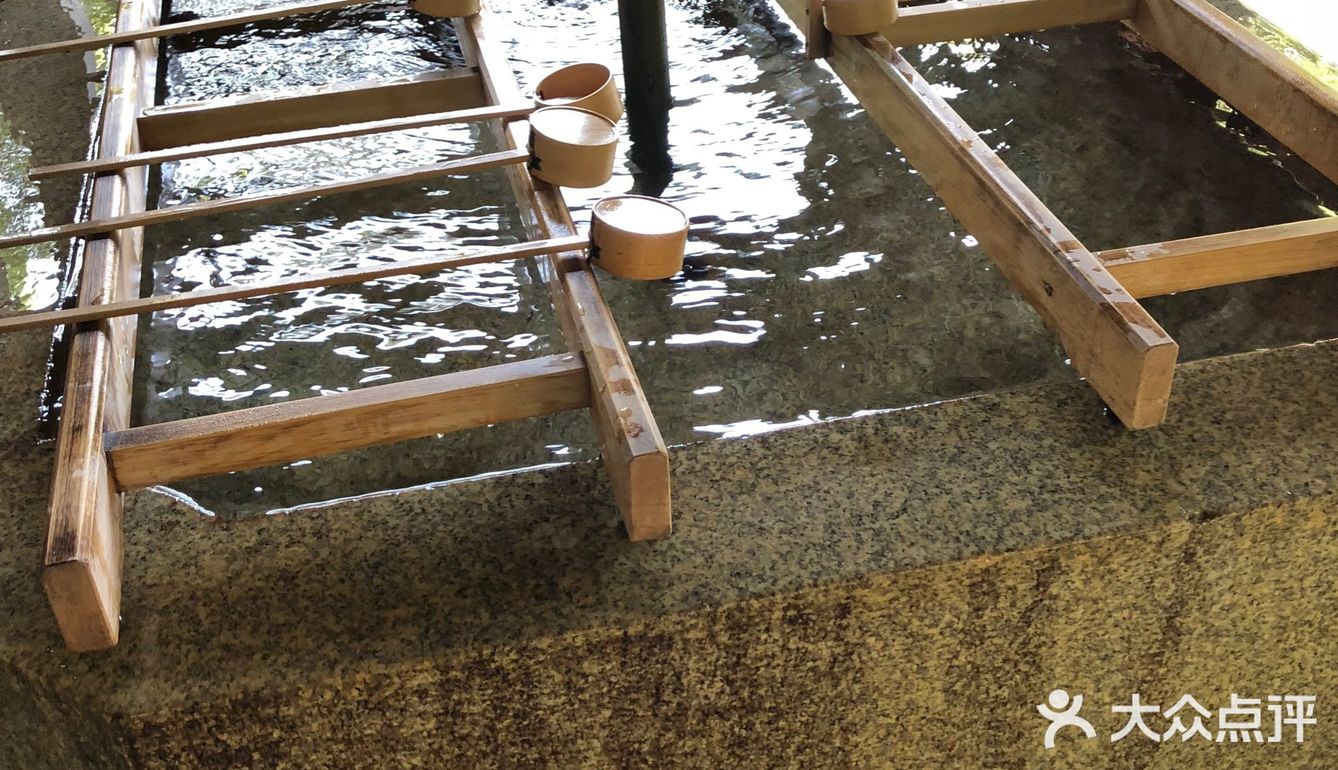 那个水池的水貌似可以直接饮用