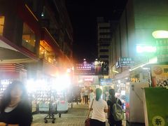 -六合夜市
