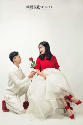 俏皮可爱-巴黎婚纱摄影工作室