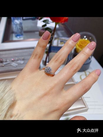 谁戴谁好看的款，手指比较短 肉肉的女生更为推荐