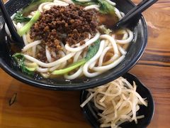 -丽虹云南过桥米线(兴工街店)