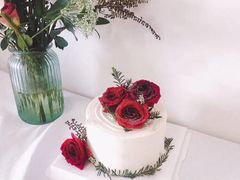 邂逅鲜花双层蛋糕-艾加柒克蛋糕茶歇甜品台(春熙路店)