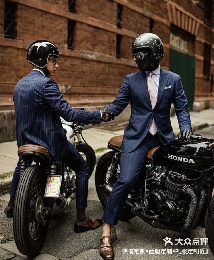 关注 正装骑士 正装骑士不只有速度和激情西装革履的"正装骑士"机车骑