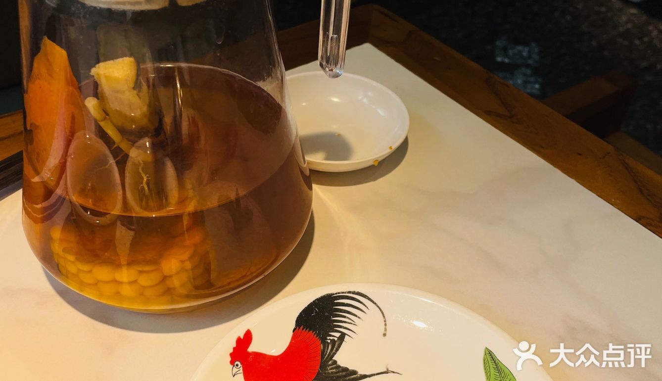 「经典猪肚鸡（中份）」「广顺兴煲仔饭」「毛根甘蔗水」「料碟」「至尊虾饺皇」「广式鸡蛋肠粉」「石磨老豆腐」「蔬菜大拼」「菌菇拼盘」「鲜虾烧卖」「豉汁蒸排骨」「紫金酱牛肚」「潮汕牛肉丸」「大口吃饭的小朋友」「顺兴叉烧（中份）」「广式鸡蛋肠粉」