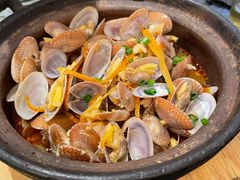 -何妹湿辣牛肉·粤式烧烤砂煲(桂雅路店)