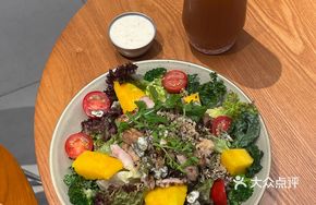 Mango Quinoa Chicken Salad