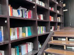 -钟书阁(松江泰晤士小镇店)