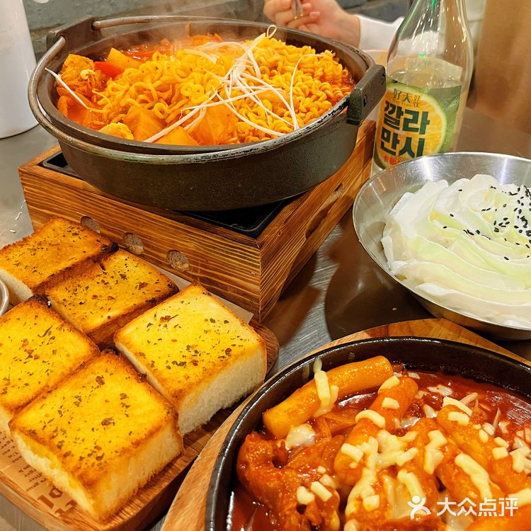 👭和小姐妹们拍照打卡的韩餐店