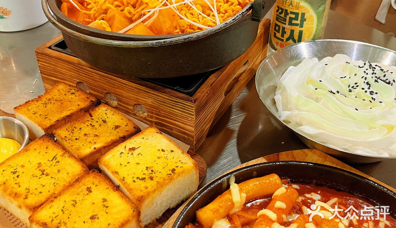 👭和小姐妹们拍照打卡的韩餐店