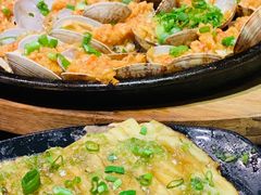 铁板花甲-何师烧烤·香辣蟹·川菜·30年老品牌(太古里旗舰店)