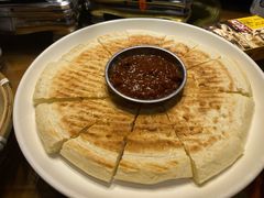 特色烤馍配黄豆酱-肖记公安牛肉鱼杂馆· 省级非物质文化遗产(仁和路店)