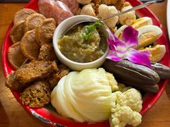 -Chom Cafe and Restaurant