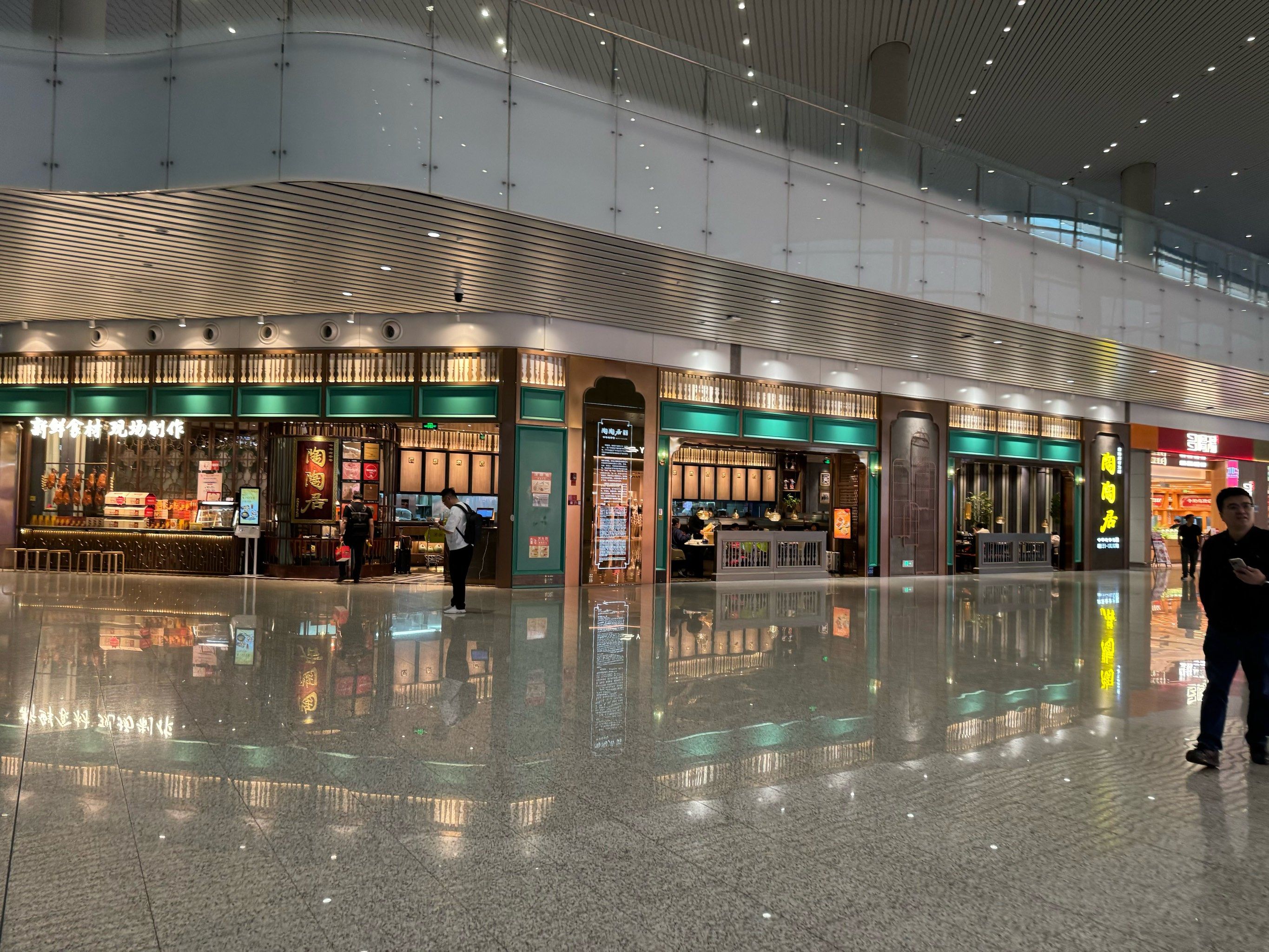 广州白云机场t2航站楼里的陶陶居