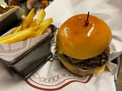 -BOURBON 玻本美式餐厅酒吧(虹桥新天地店)