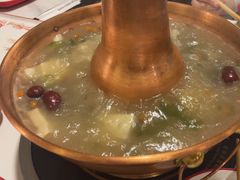 -毛辣果·贵州红酸汤牛肉火锅(西单店)