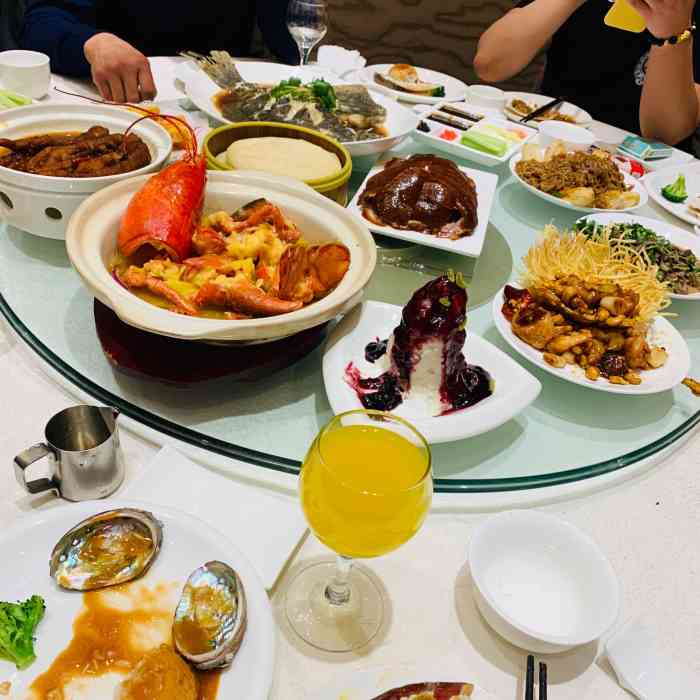 大铁勺酒楼(阳光新业广场店)-"爱吃鸡爪和罐闷牛肉,菜量很大,是个同学