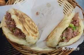 Braised Pork with Flatbread