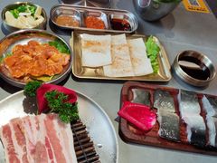 -围炉肉舍•炭烤活鳗•丹东海鲜烤肉(步行街店)