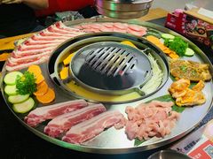 呼啦圈烤肉-哈哈碳都·牛肋条无限自助烤肉(宝龙店)