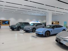 -小鹏汽车上海吴中路销售服务中心