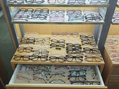 -优医视平价眼镜蔡司依视路折扣工厂店(十里堡店)