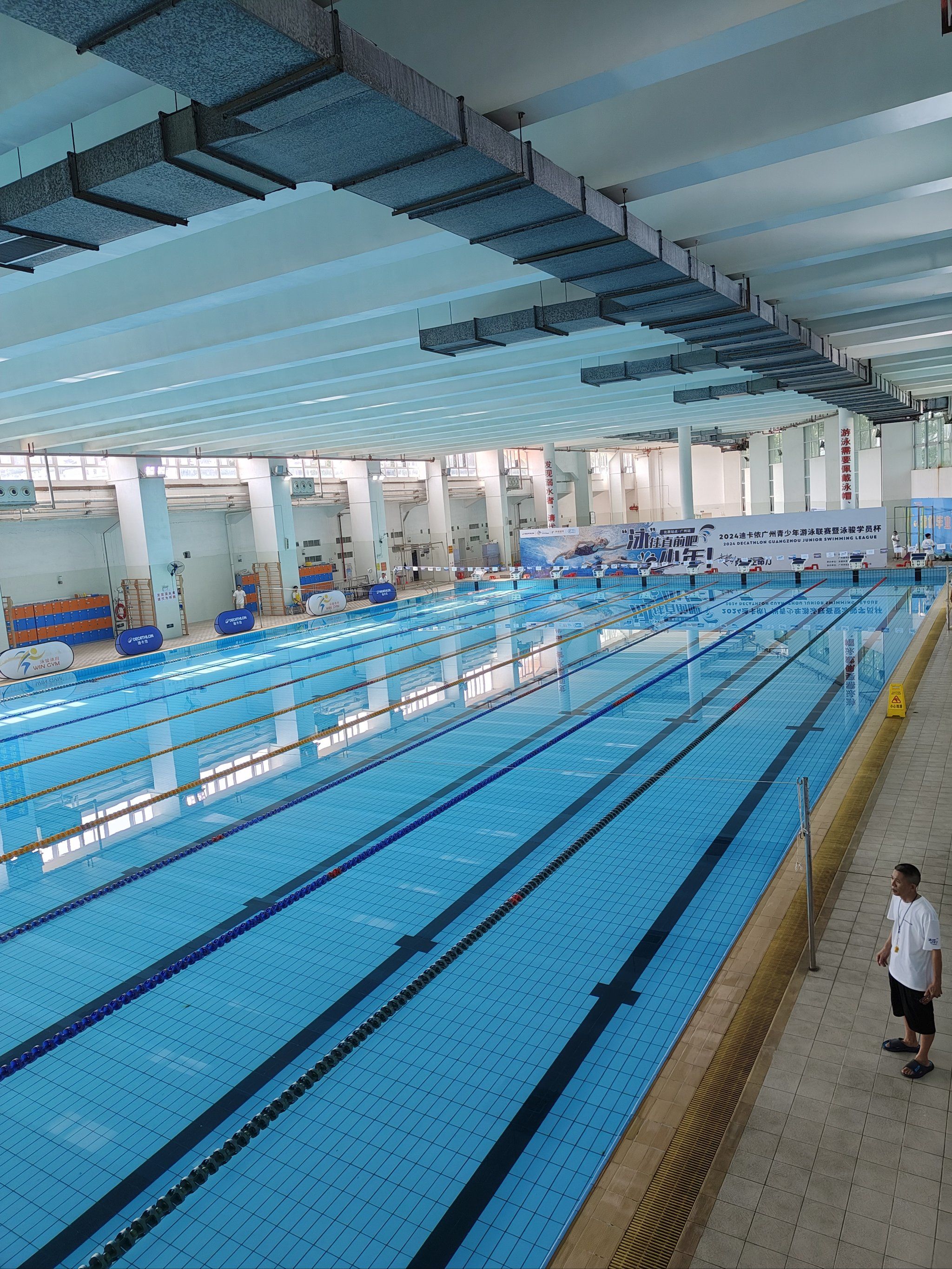 广州青少年游泳联赛到店领 取"蝶泳"
「泳骏体育俱乐部恒温游泳馆」