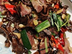 菌菇炒腊肉-商山名厨