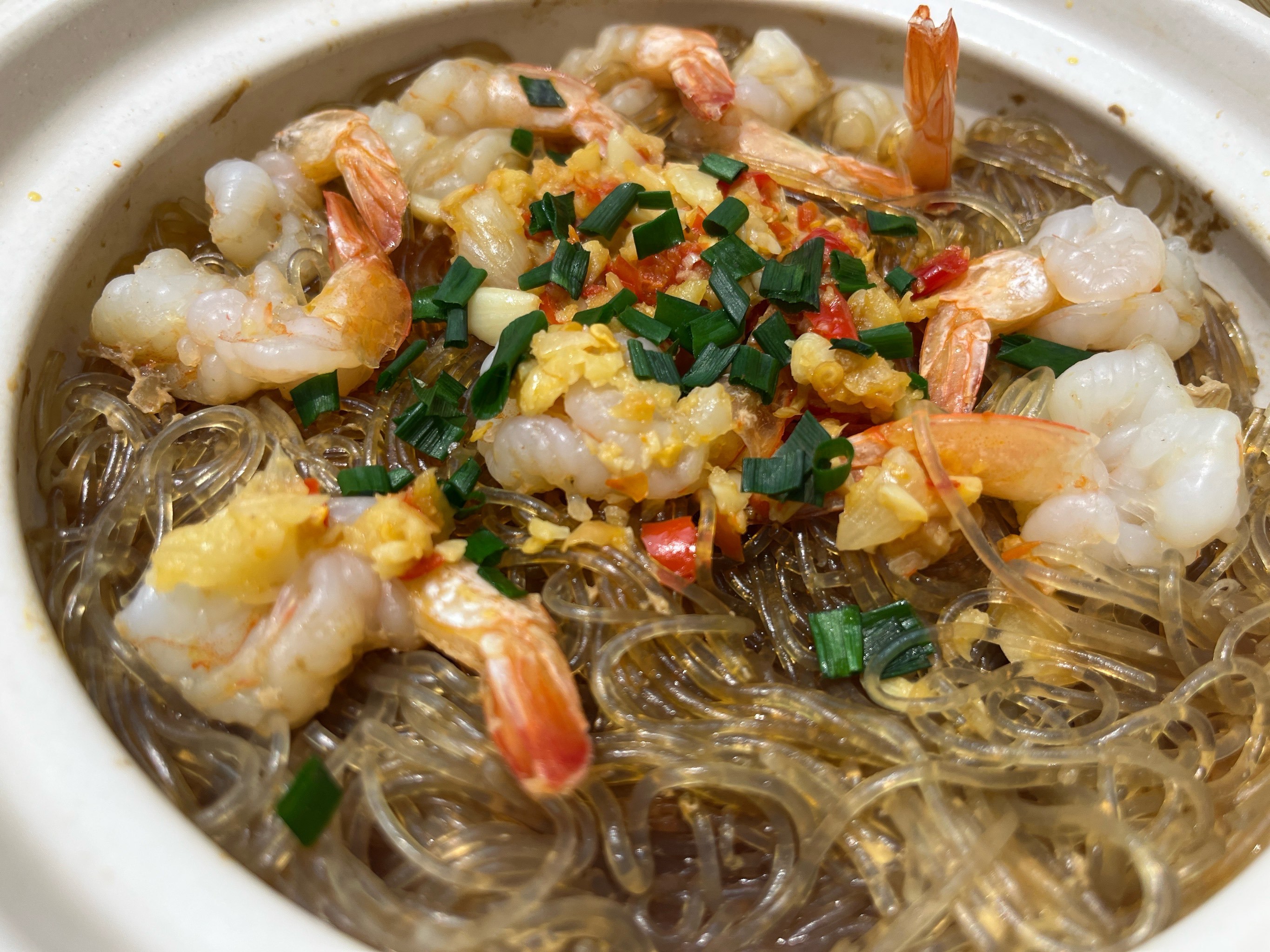 鲜虾红米肠红米肠粉卷着脆脆的油渣,里面