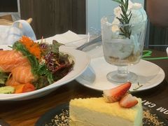 -Chom Cafe and Restaurant