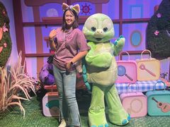 -小镇影院迪士尼小熊Duffy与他的朋友合影地