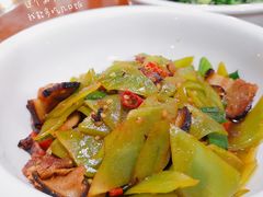乡里腊肉炒莴笋片-恋拐子油爆虾·家常菜