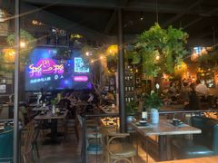-临界音乐酒馆·小龙虾·江湖菜(华熙LIVE·鱼洞店)