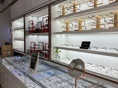 -翰佐蔡司小乐圆·依视路星趣控·暴龙眼镜折扣店