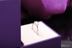 -威德钻石-克拉钻大本营(南京东路店)