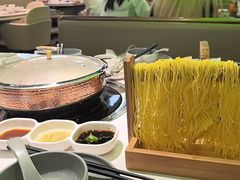 -洪氏嗨捞·广东猪肚鸡·椰子鸡火锅(西咸万象城店)