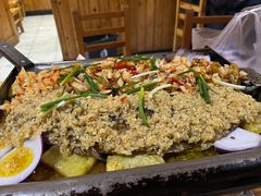 -宏兴烤鱼山庄(宣恩总店)
