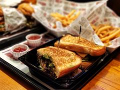 -The Habit Burger Grill 哈比特汉堡(复兴soho店)