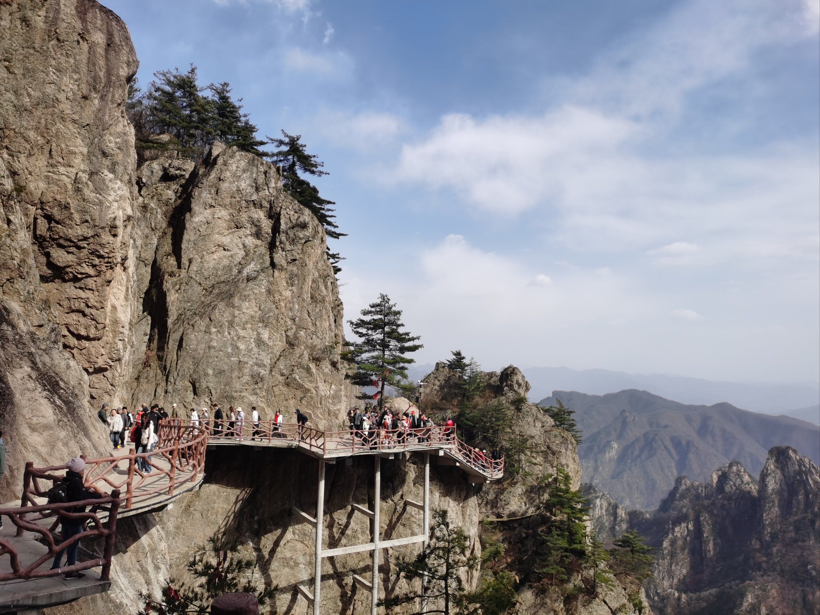 将军峰是折回点的标志,这里有电梯可以上顶