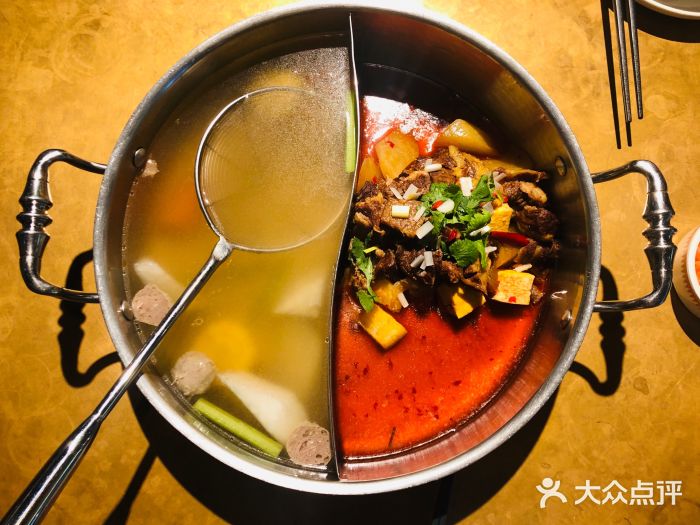 左庭右院鲜牛肉火锅(五角场特力时尚汇店)特色牛腩鸳鸯锅图片